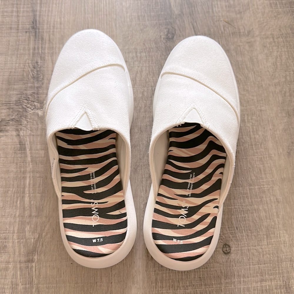 TOM’S Women’s Mallow Mule slip on